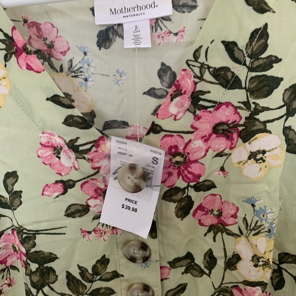 Maternity shirt never worn